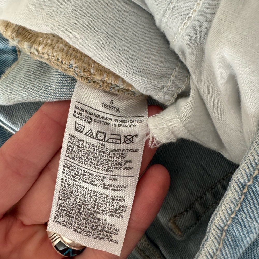 ✨2 for $35 ALL SHORTS!✨ Old Navy OG Jean Cut-Off Shorts 5-inch inseam size 6 - Picture 7 of 9